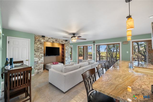 318 Remington Drive, Bergheim, TX 78004