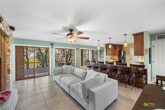 318 Remington Drive, Bergheim, TX 78004
