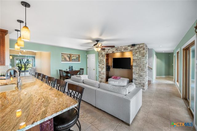 318 Remington Drive, Bergheim, TX 78004