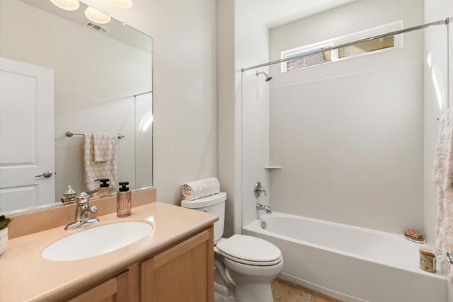 7820 Barnsley Way, Elk Grove, CA 95757