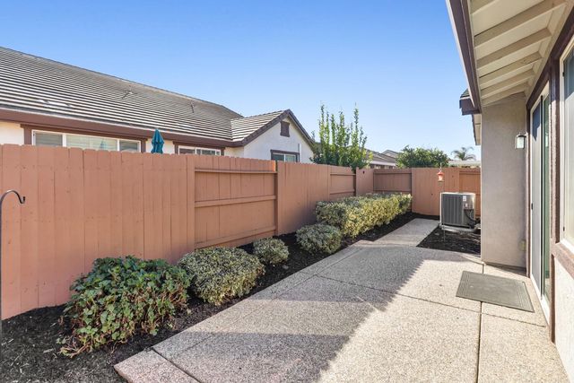 7820 Barnsley Way, Elk Grove, CA 95757