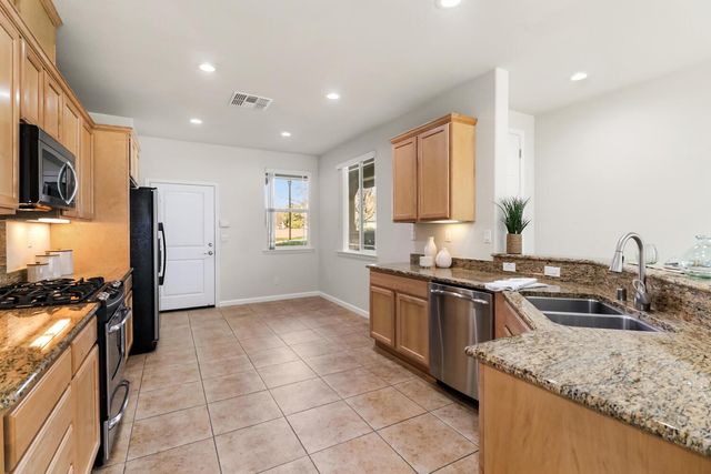 7820 Barnsley Way, Elk Grove, CA 95757