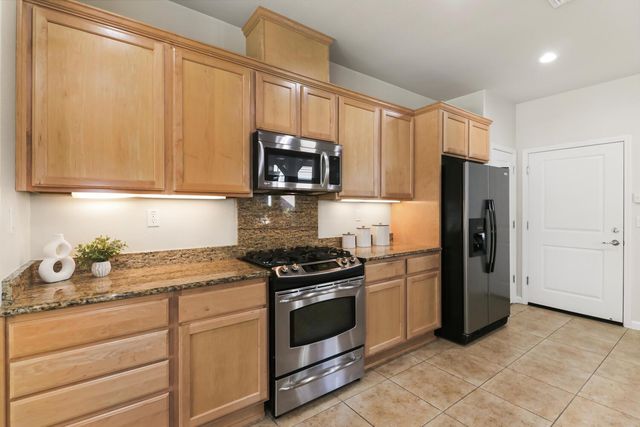 7820 Barnsley Way, Elk Grove, CA 95757