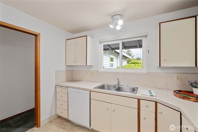 15821 14th Avenue SW, Burien, WA 98166