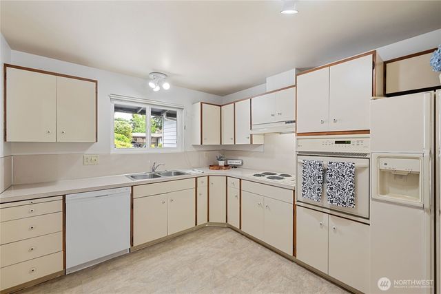 15821 14th Avenue SW, Burien, WA 98166