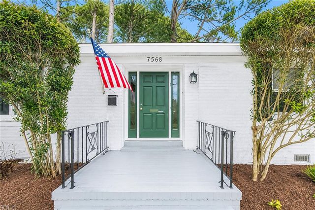 2300 Plantation DR, Virginia Beach, VA 23454