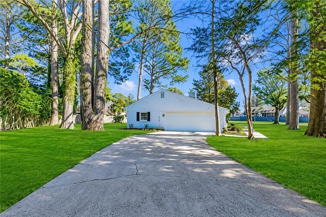 2300 Plantation DR, Virginia Beach, VA 23454