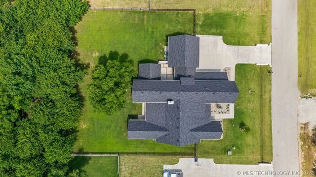 6342 N Blue Sage Drive, Owasso, OK 74055