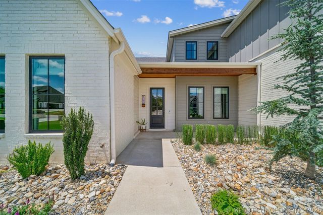 6342 N Blue Sage Drive, Owasso, OK 74055