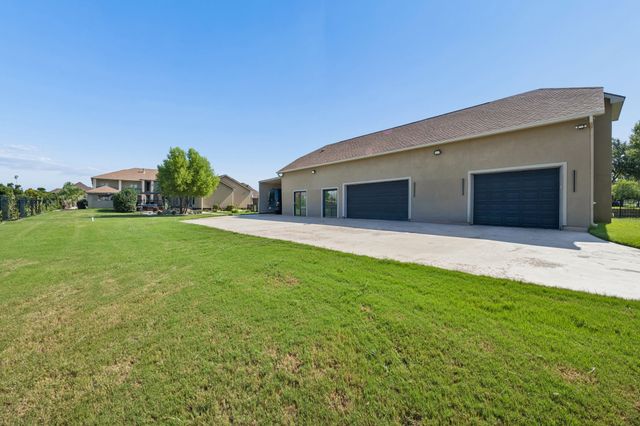 1032 Bentwater Parkway, Grand Prairie, TX 75104