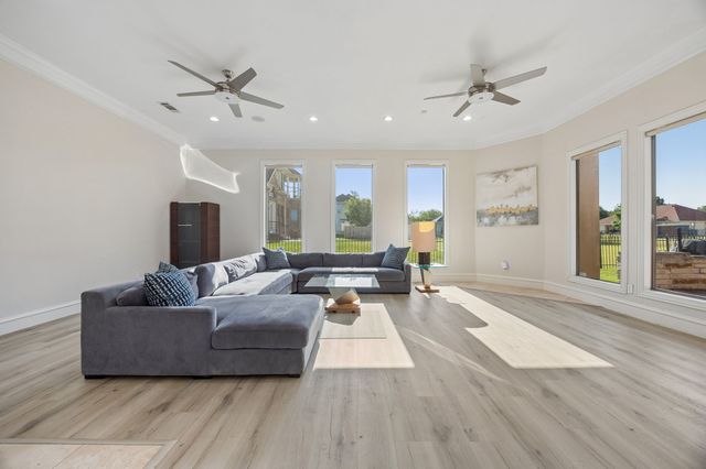 1032 Bentwater Parkway, Grand Prairie, TX 75104