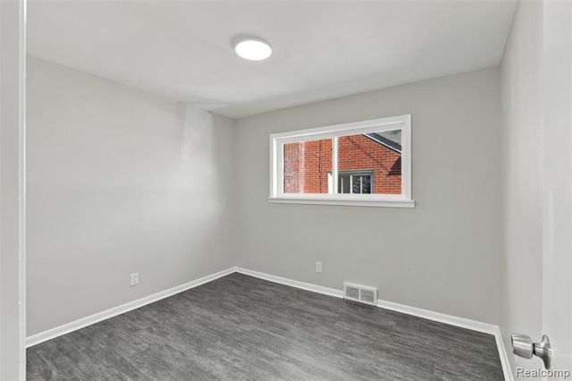 8300 Virgil Street, Dearborn Heights, MI 48127