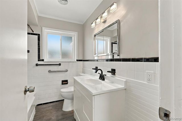 8300 Virgil Street, Dearborn Heights, MI 48127