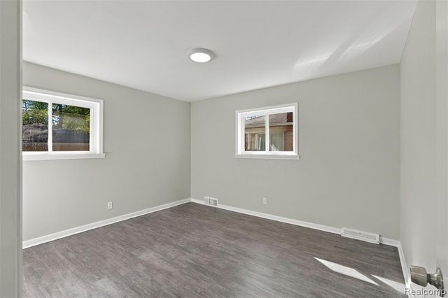 8300 Virgil Street, Dearborn Heights, MI 48127