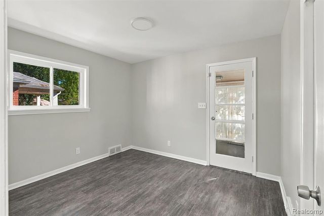 8300 Virgil Street, Dearborn Heights, MI 48127