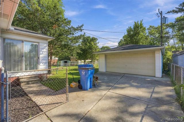 8300 Virgil Street, Dearborn Heights, MI 48127
