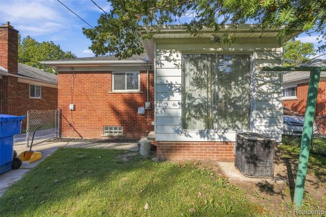 8300 Virgil Street, Dearborn Heights, MI 48127
