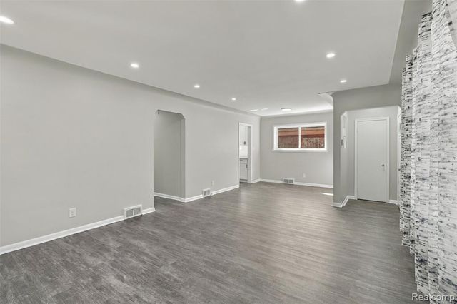 8300 Virgil Street, Dearborn Heights, MI 48127