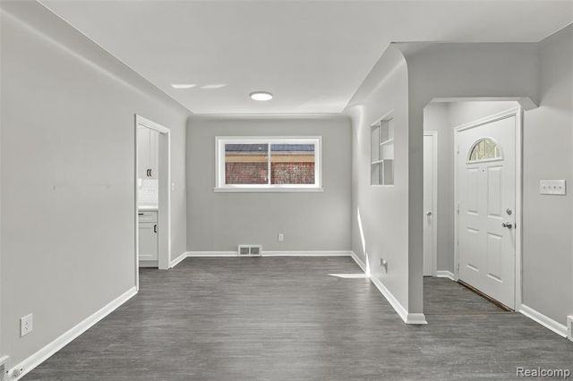 8300 Virgil Street, Dearborn Heights, MI 48127