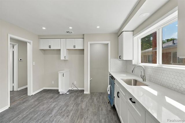 8300 Virgil Street, Dearborn Heights, MI 48127