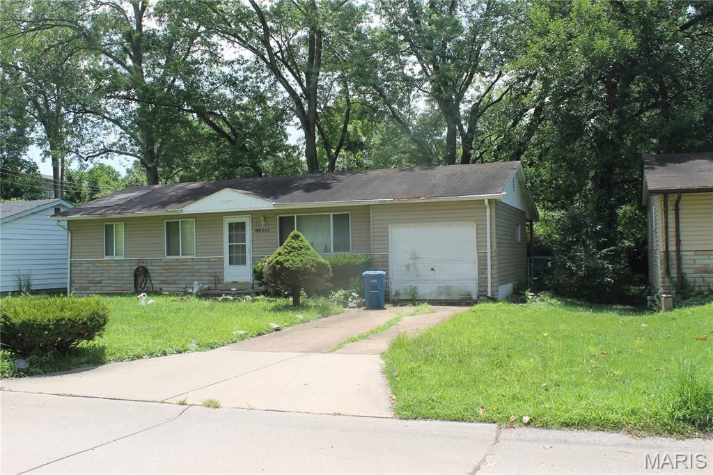 2040 Bella Clare Drive, St Louis, MO 63136