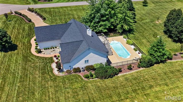 512 Meadowfield Lane, Wentzville, MO 63385