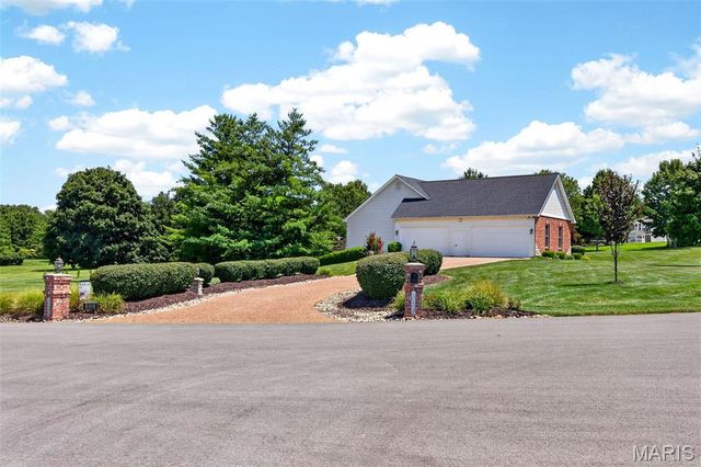 512 Meadowfield Lane, Wentzville, MO 63385