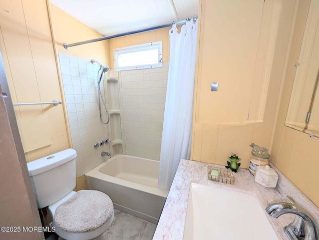 7 Grace Lane, Howell, NJ 07731