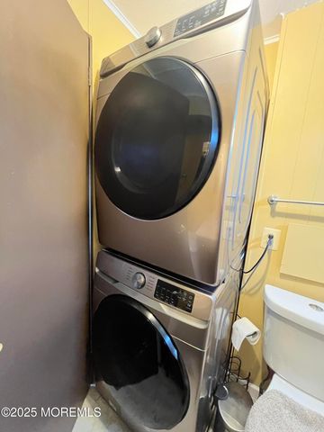 7 Grace Lane, Howell, NJ 07731