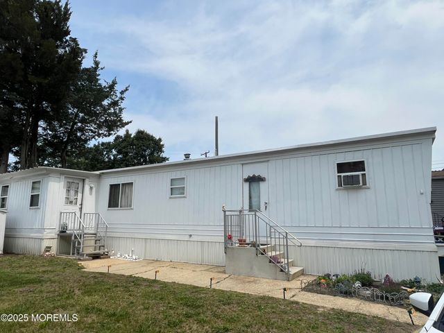 7 Grace Lane, Howell, NJ 07731