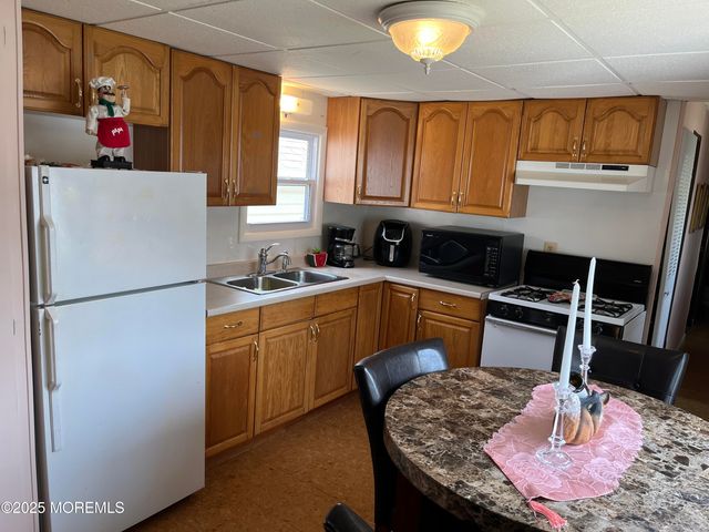 7 Grace Lane, Howell, NJ 07731