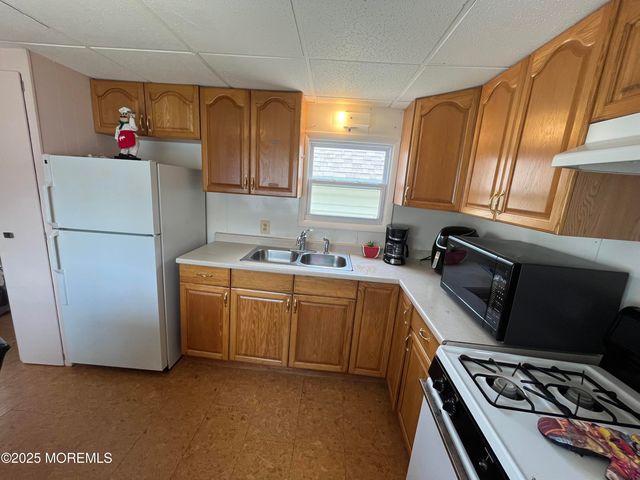 7 Grace Lane, Howell, NJ 07731