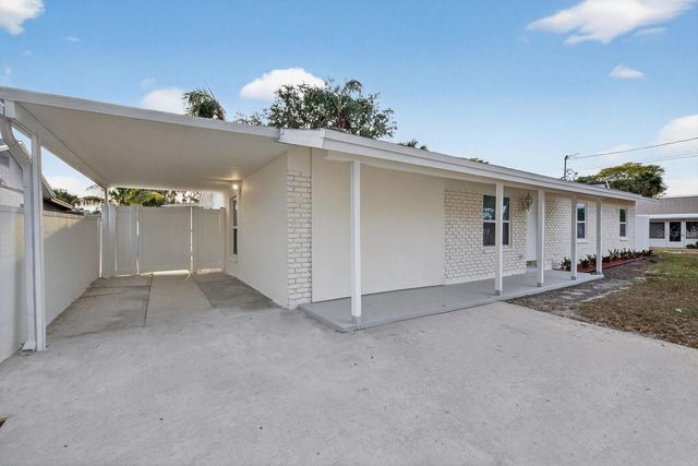 4928 SHETLAND AVENUE, Tampa, FL 33615