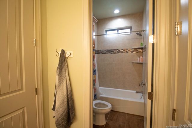 104 S Elise, La Vernia, TX 78121