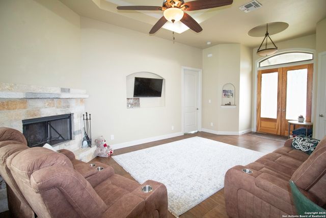 104 S Elise, La Vernia, TX 78121