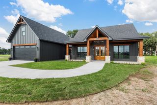 253 Grassy Way, Elm Mott, TX 76640
