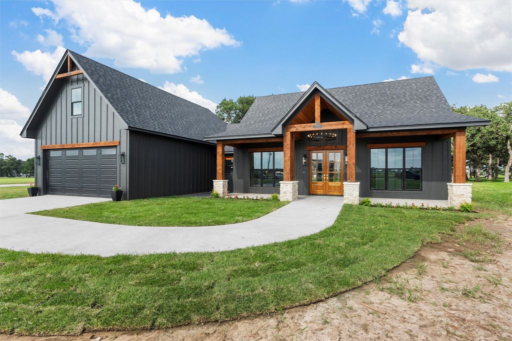 253 Grassy Way, Elm Mott, TX 76640
