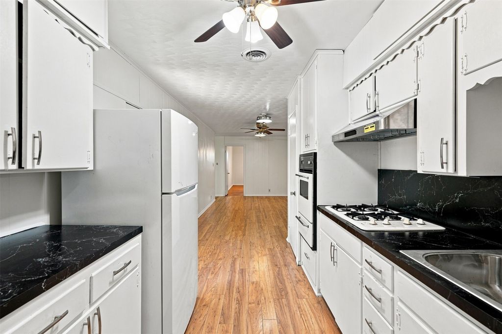 2110 Navajo Street, Denton, TX 76209 — photo 2