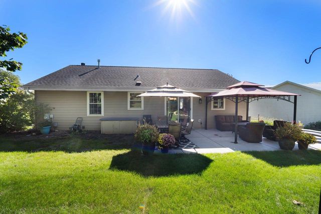 2308 Linda COURT, Waukesha, WI 53188