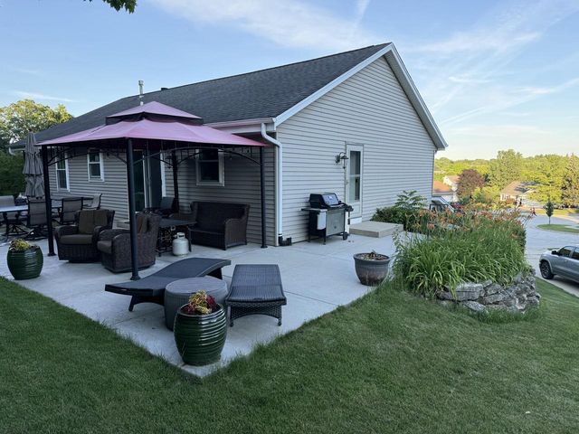2308 Linda COURT, Waukesha, WI 53188