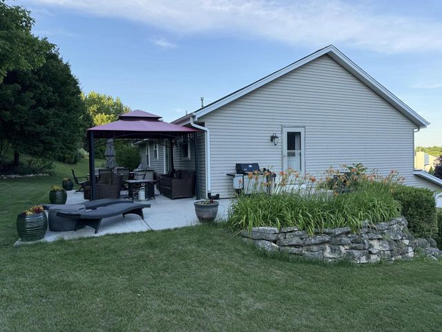 2308 Linda COURT, Waukesha, WI 53188