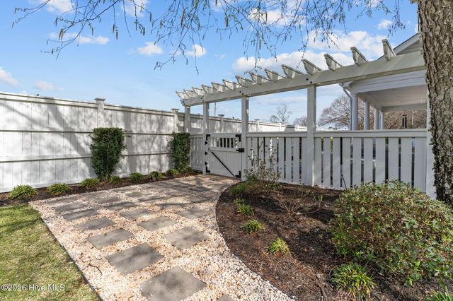 100 King Arthur Drive, Wilmington, NC 28403