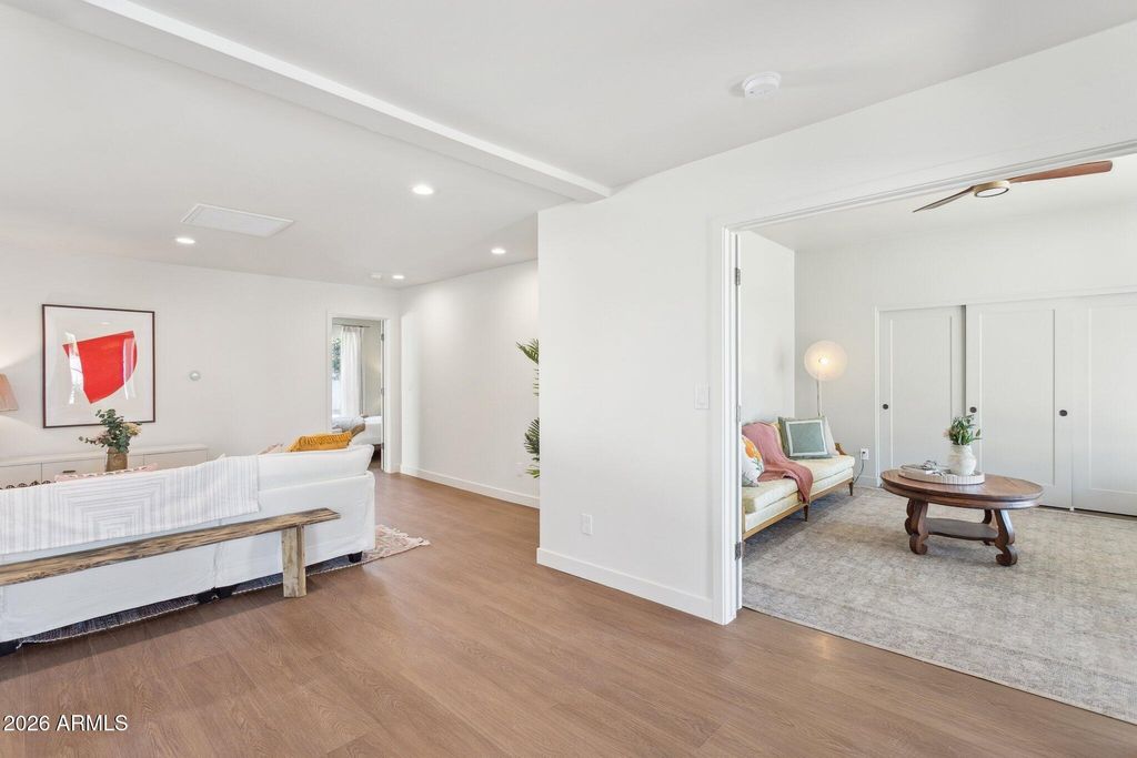 Image 10 of property listing at 11049 N 44TH Street, Phoenix, AZ 85028