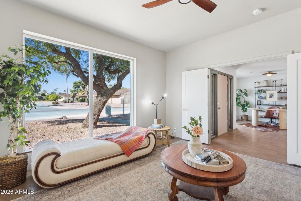 Image 13 of property listing at 11049 N 44TH Street, Phoenix, AZ 85028