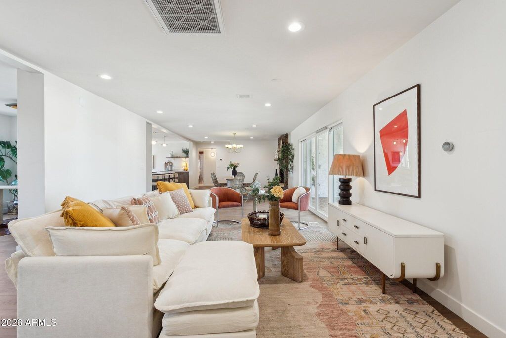 Image 15 of property listing at 11049 N 44TH Street, Phoenix, AZ 85028