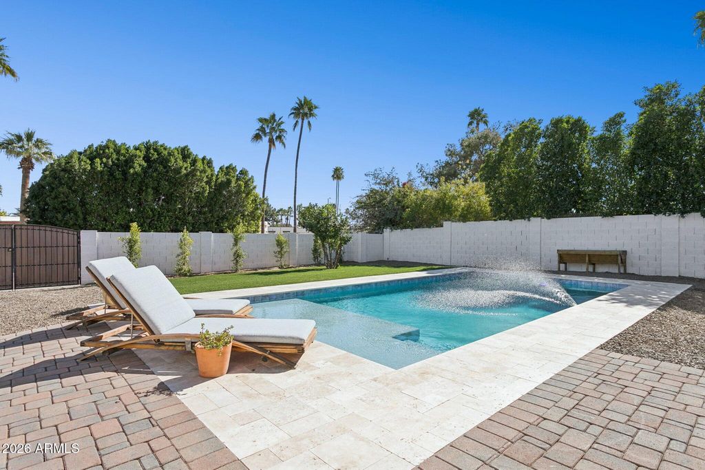 Image 2 of property listing at 11049 N 44TH Street, Phoenix, AZ 85028