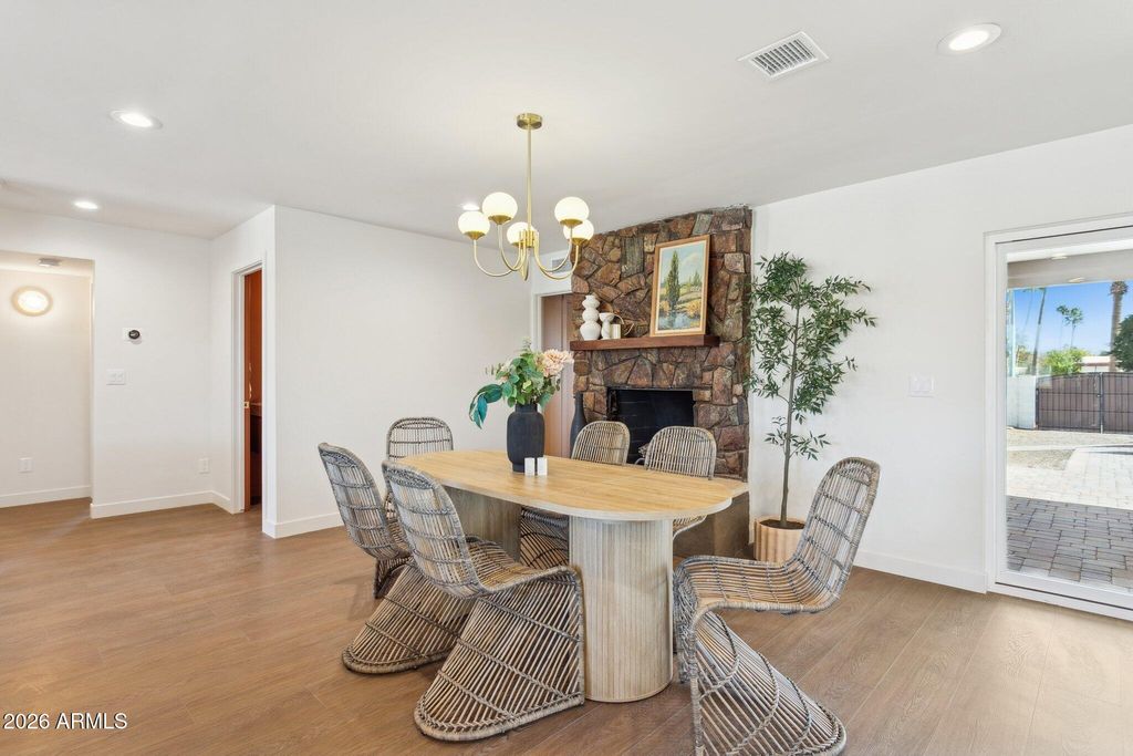 Image 20 of property listing at 11049 N 44TH Street, Phoenix, AZ 85028