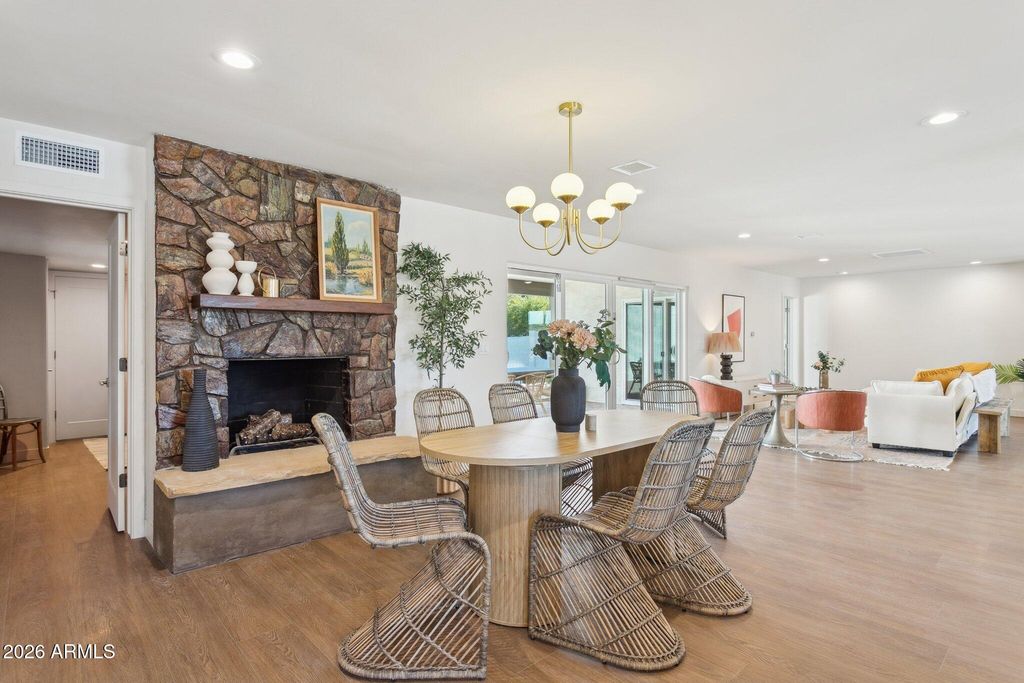 Image 21 of property listing at 11049 N 44TH Street, Phoenix, AZ 85028