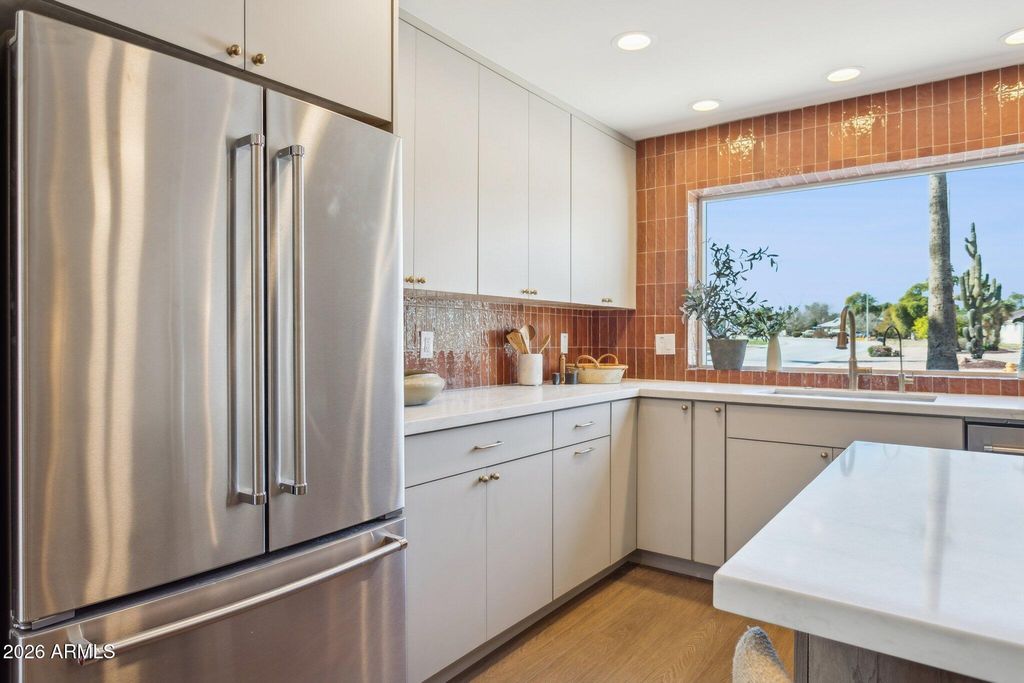 Image 29 of property listing at 11049 N 44TH Street, Phoenix, AZ 85028