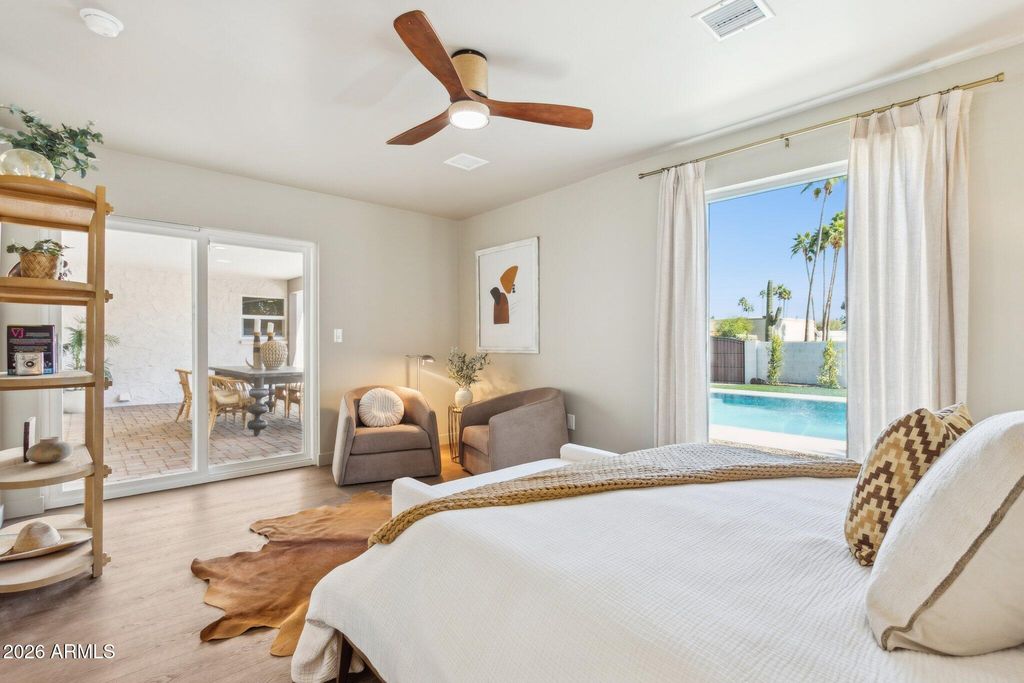 Image 32 of property listing at 11049 N 44TH Street, Phoenix, AZ 85028